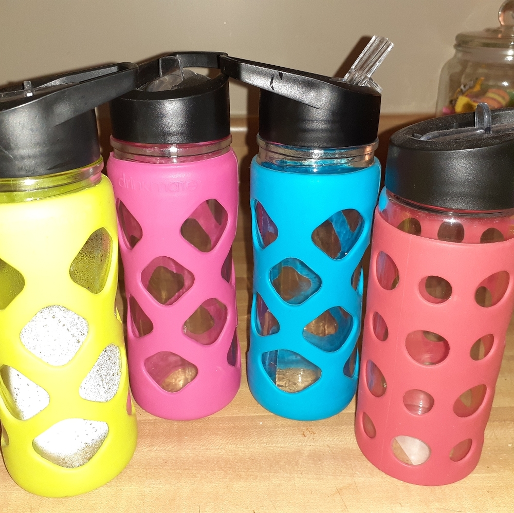 8 glass/plastic cups water bottles